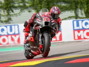 MotoGP: Viñales lidera sexta na Alemanha com recorde de pista em dia de fortes acidentes de Márquez e Di Giannantonio