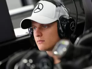 F1: Concorrência para Bortoleto? Binotto confirma que Mick Schumacher está no páreo para vaga na Sauber em 2025