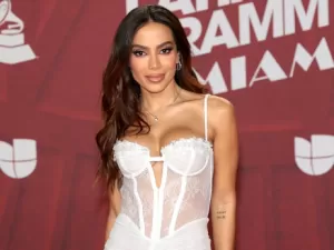 Anitta abre o jogo sobre vontade de ter filhos, e aponta condição para ser mãe; assista