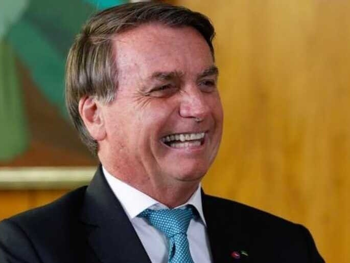 Tática do C dá folego a Bolsonaro: coleira e cofre