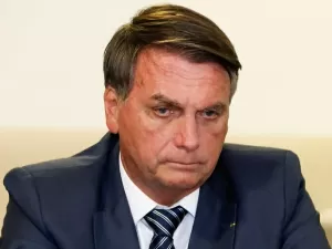 Bolsonaro fecha o bico na PF para abrir berreiro no ato em prol do golpismo