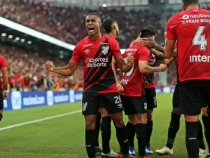 Athletico vence o Vasco e assume a liderança provisória do Brasileirão