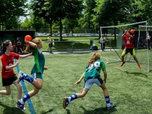 Praticar esportes na infância e adolescência traz benefícios permanentes ao coração, diz estudo