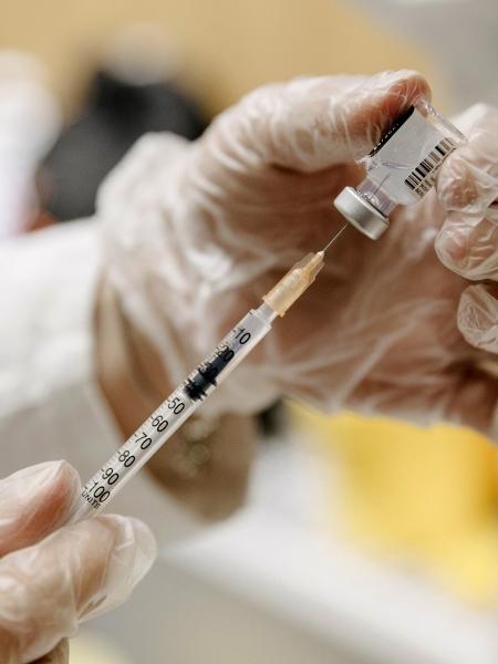Vacinas -                                 VLADIMIR ZIVOJINOVIC / AFP                            