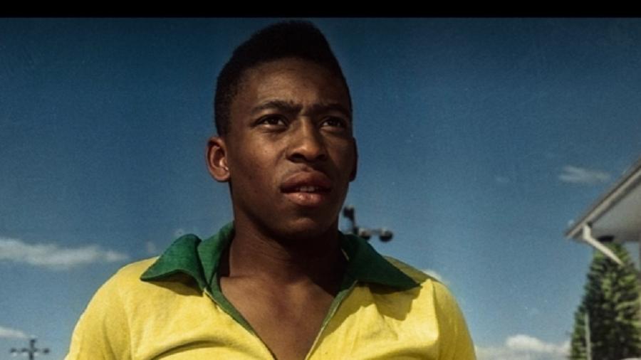 O jogador Pelé, campeão mundial pela Seleção Brasileira aos 17 anos (Reprodução/Netflix) - Reprodução / Internet