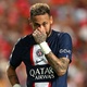 Voltando ao PSG, Neymar é expulso por simulação e web à loucura