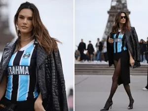 Chique? Alessandra Ambrósio veste camisa de futebol em plena Paris Fashion Week