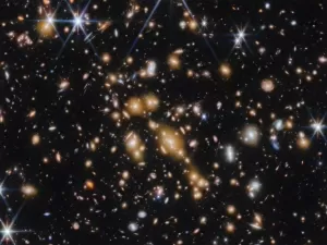 James Webb detecta ‘Joias Cósmicas’ da infância do Universo