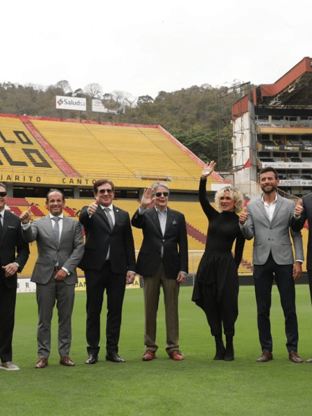 Autoridades no estádio Isidro Romero Carbo, palco da final da Libertadores - Divulgação/Conmebol