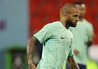 Daniel Alves será o capitão do Brasil contra Camarões na Copa do Mundo - Getty Images