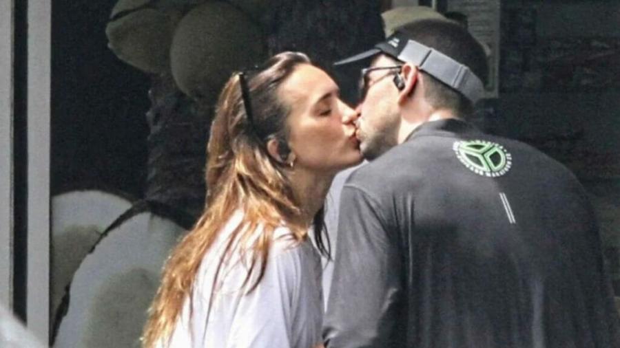 Rafa Kalimann foi vista aos beijos com novo affair em passeio na Zona Sul do Rio de Janeiro, ontem - Dan Delmiro/Agnews