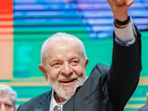 Lula diz que fará ajuste fiscal, mas não "em cima do pobre"