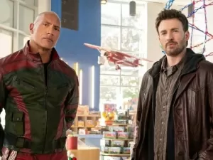 Operação Natal: Chris Evans e The Rock transformam feriado familiar em porradaria