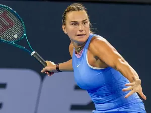 Sabalenka domina Andreeva e volta à final de Brisbane