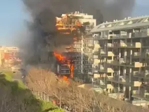 Incêndio destrói prédio e mata 10 pessoas em Valência, na Espanha