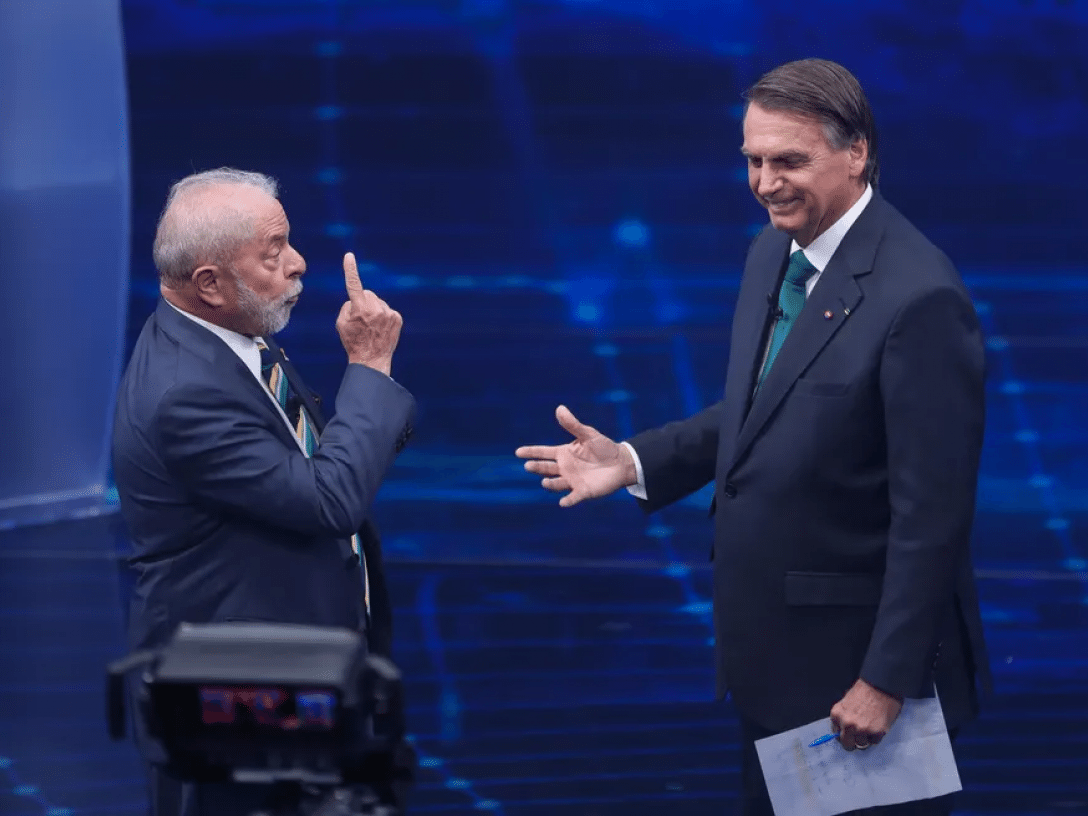 Debate: enquanto Lula pensa no dia seguinte, Bolsonaro bota fogo no parque  - 17/10/2022 - UOL TAB