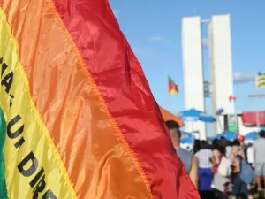 Por que bancada evangélica insiste em atacar direitos da comunidade LGBT