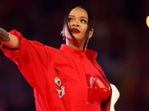 Rihanna canta remix de 'Rude Boy' com funk em show para bilionário na Índia