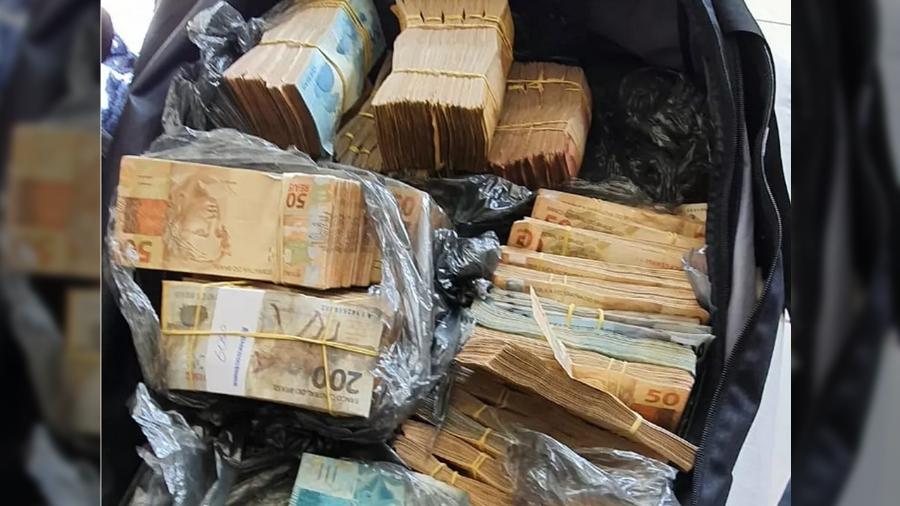 PF apreende mais de R$ 1 milhão em dinheiro na casa de suspeito de fraudes na Codevasf PF apreende mais de R$ 1 milhão em dinheiro na casa de suspeito de fraudes na Codevasf