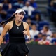 Pegula vira sobre Navarro e enfrenta Noskova na semi de Pequim