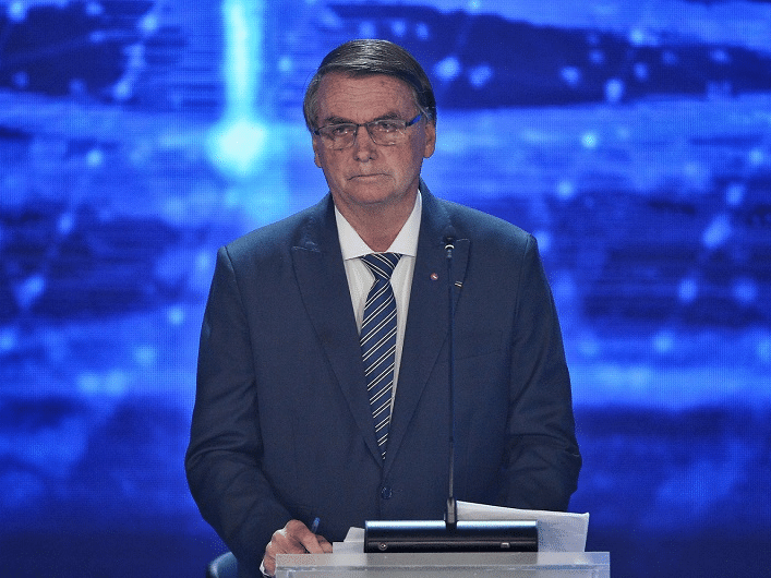 Bolsonaro não contém machismo e dá show de ódio a mulheres em debate