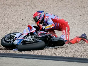 MotoGP: Marc Márquez sofre fratura em dedo da mão esquerda após queda durante treino no GP da Alemanha
