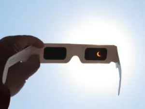 Eclipse solar: mesmo parcial, evento exige cuidados na observação