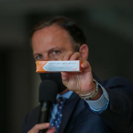 Doria mostra embalagem de possível vacina durante coletiva de imprensa - Reprodução/Flickr Governo SP