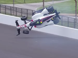 Indy 500: Novato levanta voo em acidente espetacular em Indianápolis