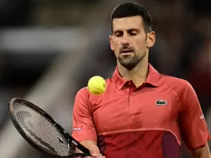 Com tranquilidade, Djokovic bate rival espanhol pelo Roland Garros