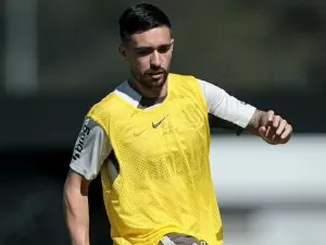 Coronado treina com bola e tem retorno próximo no Corinthians