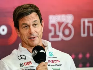 F1 -  Wolff: Horner está 'jogando lenha na fogueira' com rumor de contratação de Russell para 2026