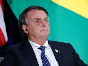 Bolsonaro ataca Moraes após ser indiciado pela PF: 'Conduz todo inquérito'