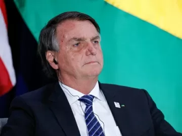 Bolsonaro ataca Moraes após ser indiciado pela PF: 'Conduz todo inquérito'