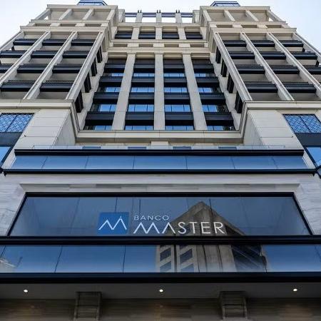 Segundo diretor do Banco Central, banco deveria ter pelo menos R$ 3 bilhões em ativos com liquidez Segundo diretor do Banco Central, banco deveria ter pelo menos R$ 3 bilhões em ativos com liquidez