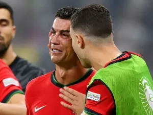 Cristiano Ronaldo perde pênalti e chora ainda em campo; veja
