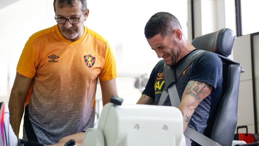 Na sexta, Thiago Neves realizou exames físicos e clínicos no CT do Sport                              - ANDERSON STEVENS/SPORT                            