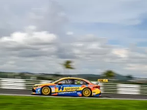 Stock Car: Camilo vence duelo com Fraga e triunfa com 1-2 da Ipiranga Racing em Goiânia