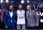 Corinthians afasta o presidente, mas mantém política do contratar sem pagar