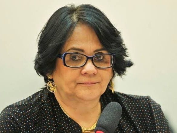 Nina Lemos