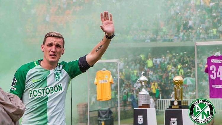 Armani se tornou um dos maiores ídolos da história do Atlético Nacional, com 12 títulos conquistados - false - false