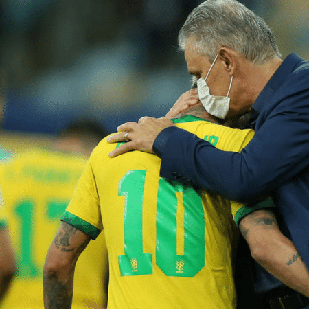 Tite e Neymar em jogo da seleção brasileira; dupla estará no Qatar - GettyImages