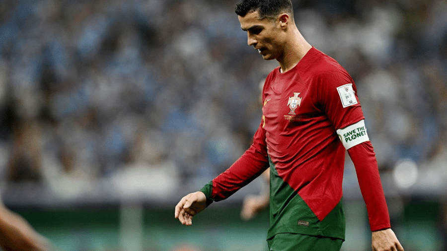 Em meio a novela, Cristiano Ronaldo é titular em amistoso do