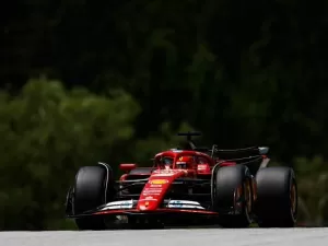 Leclerc reclama da Ferrari: "Não somos competitivos o suficiente" 