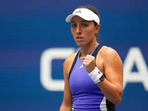 Pegula destaca bom nível contra Kenin e orienta jovem jogadora