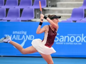 Podoroska derruba a favorita Siniakova nas oitavas em Hua Hin