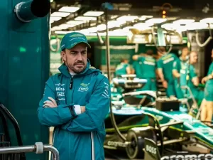 Alonso destaca chegada de Bortoleto à F1 e demonstra confiança no brasileiro: "Está pronto"