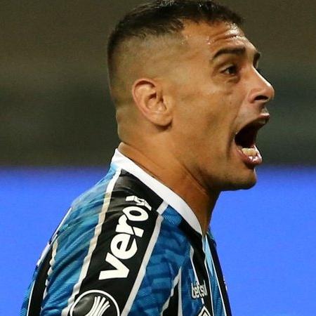 Diego Souza em ação com a camisa do Grêmio - GettyImages