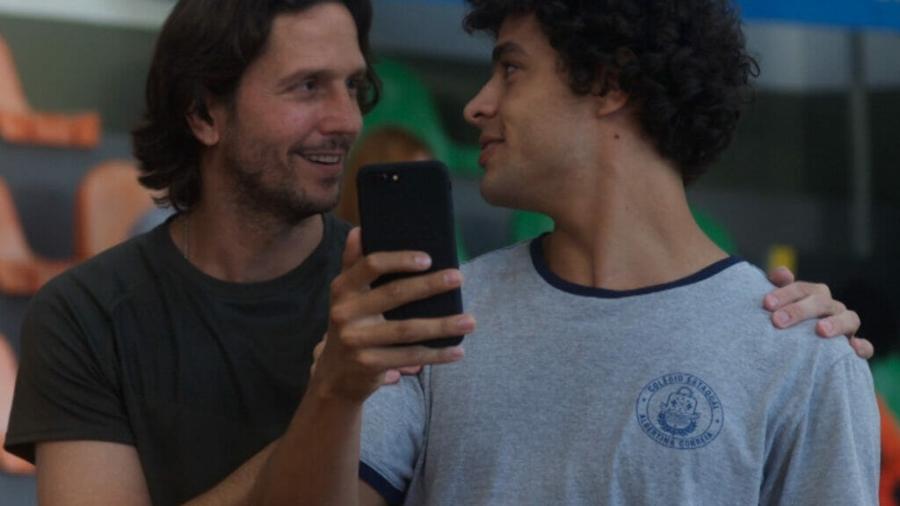 Neném (Vladimir Brichta) e Antônio (Matheus Abreu) - Divulgação/Globo