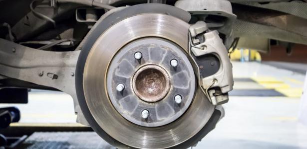 Por que pastilhas e discos de freio duram muito mais nos carros elétricos